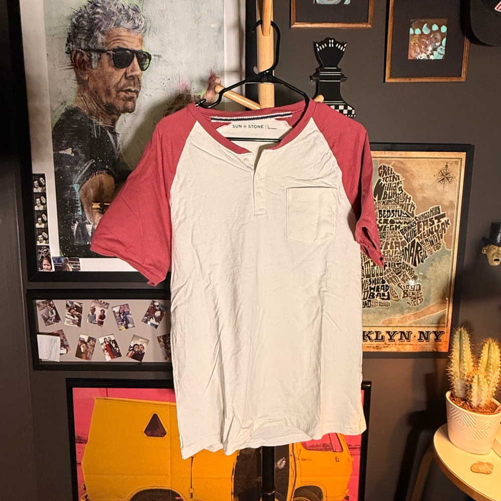Sun + Stone Men's Red and White Raglan Shirt